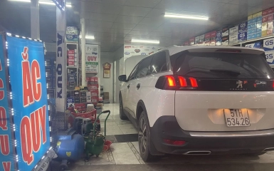 Hướng dẫn thay bình ắc quy Mercedes C-Class đúng chuẩn tại ABAKA