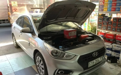 Thay bình ắc quy tại nhà cho xe Hyundai Accent | Giá tốt nhất