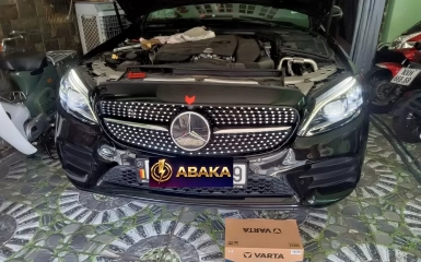 Thay bình ắc quy tại nhà cho xe Mercedes C-Class C180 - Giá tốt nhất