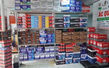 Thay bình ắc quy xe máy điện tại nhà nhanh chóng, giá tốt