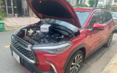 Thay bình ắc quy tại nhà cho xe Toyota Corolla Cross  – Giá tốt nhất