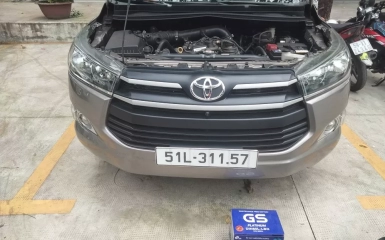 Thay bình ắc quy tại nhà cho xe Toyota Innova | Chính hãng – Giá tốt