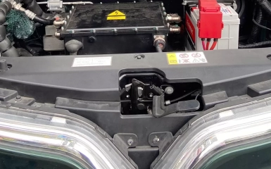 Thay bình ắc quy tại nhà cho xe VinFast VF6 | Đúng kỹ thuật – Giá tốt