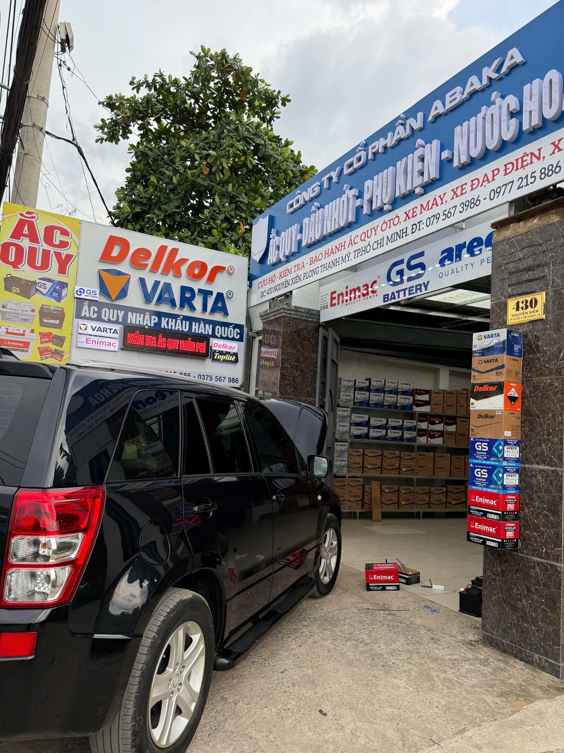 Bình ắc quy xe ô tô ford