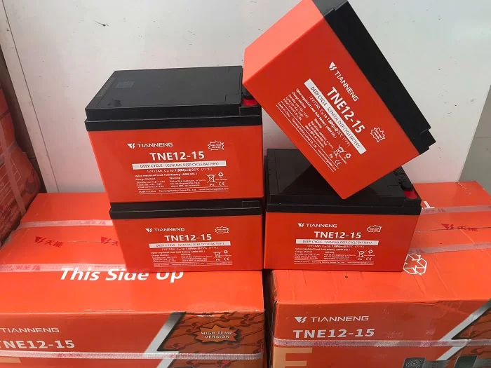 Thay ắc quy xe đạp điện chính hãng (30)