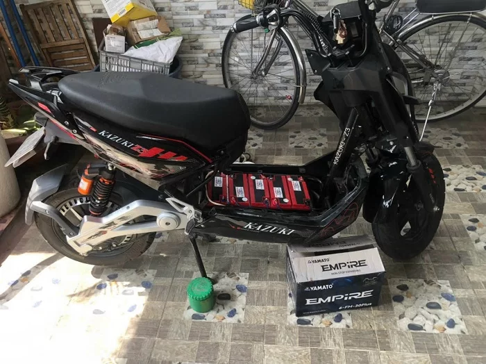 Bình ắc quy cho xe máy điện tại Vinhome Grand Prack12