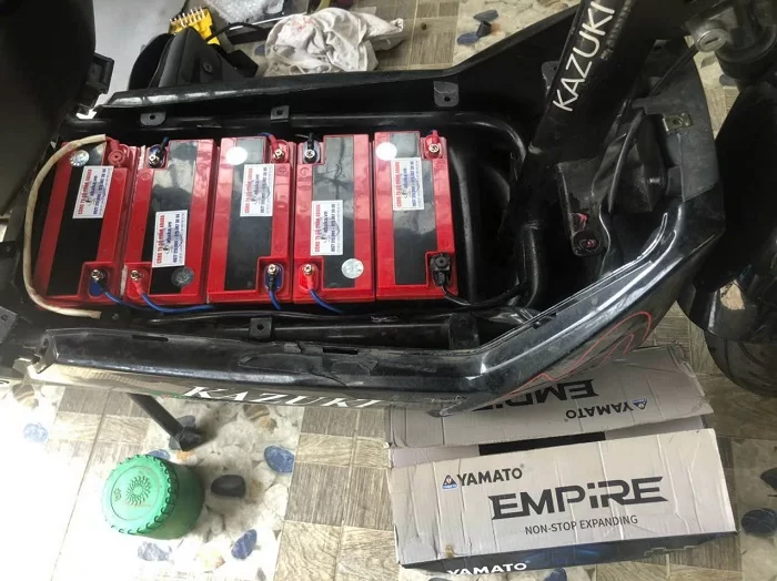 Bình ắc quy cho xe máy điện tại Vinhome Grand Prack13