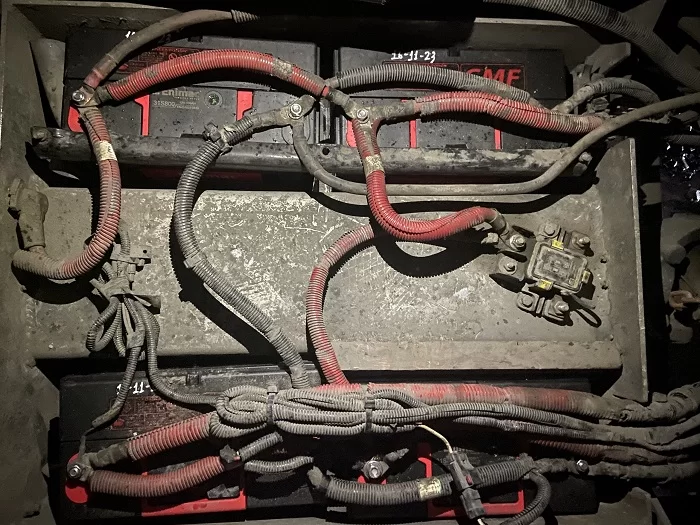 Ắc quy xe container giá rẻ (21)