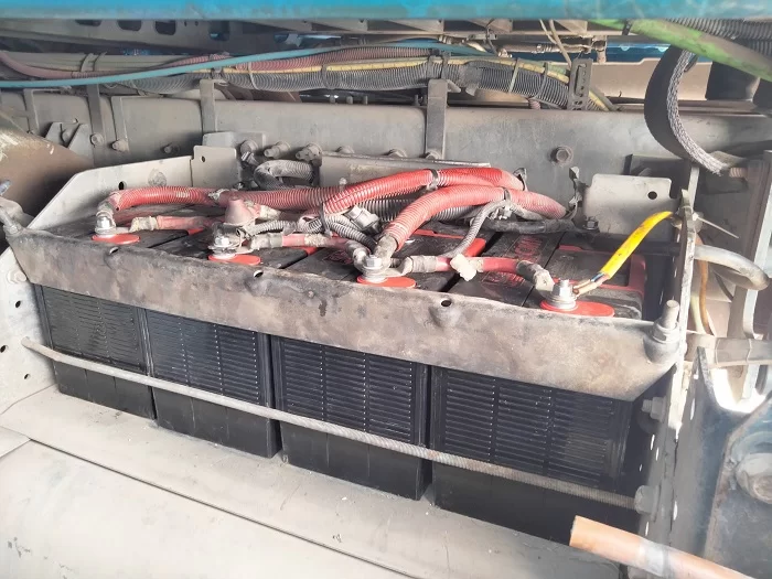 Ắc quy xe container (18)