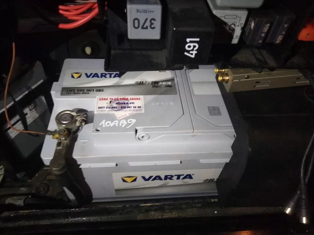 Thay bình ắc quy tại nhà cho xe BMW 3-Series