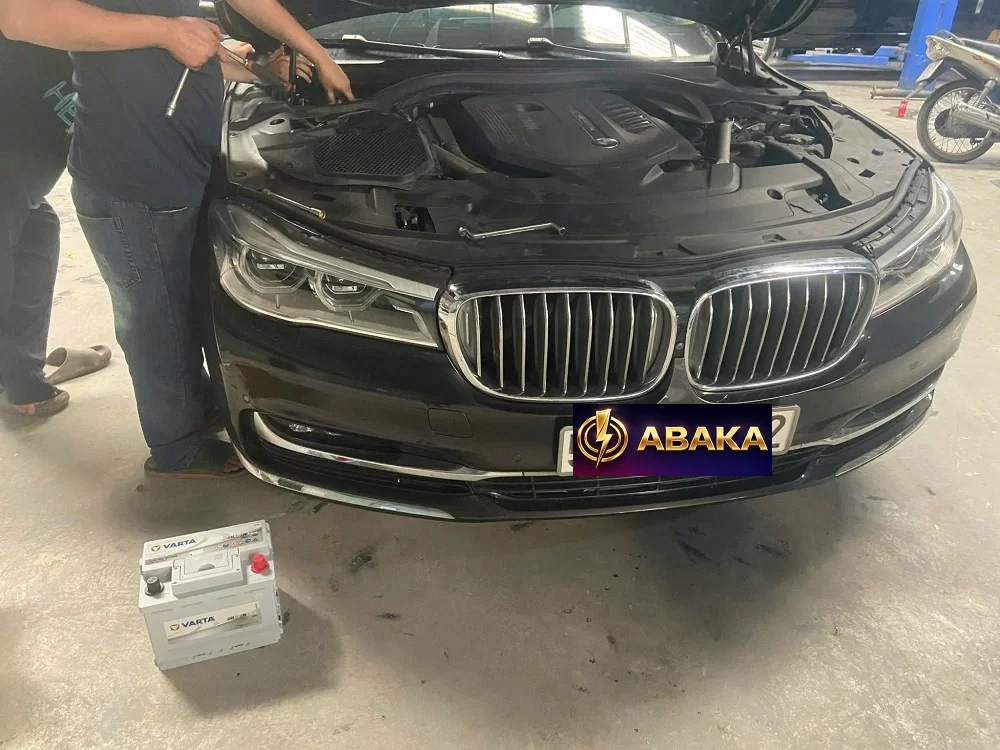 Thay bình ắc quy tại nhà cho xe BMW 3-Series