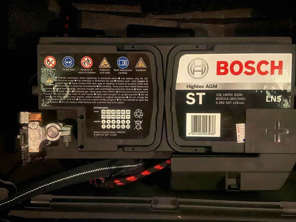 Thay bình ắc quy tại nhà cho xe BMW 3-Series