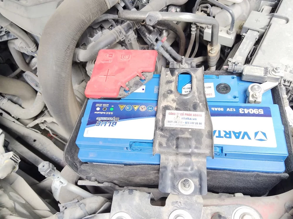 Thay bình ắc quy tại nhà cho xe Ford Ranger 2