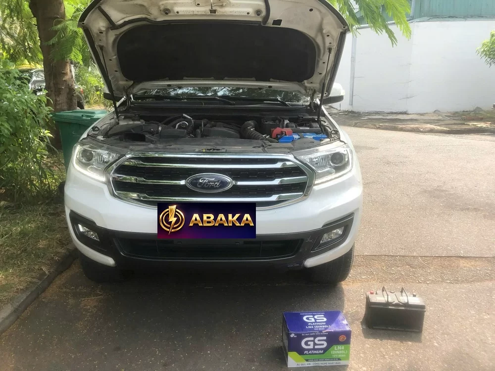 Thay bình ắc quy tại nhà cho xe Ford Ranger 7