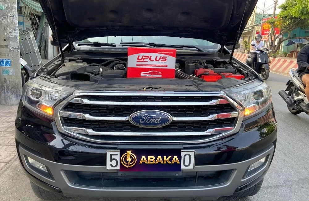 Thay bình ắc quy tại nhà cho xe Ford Everest 10
