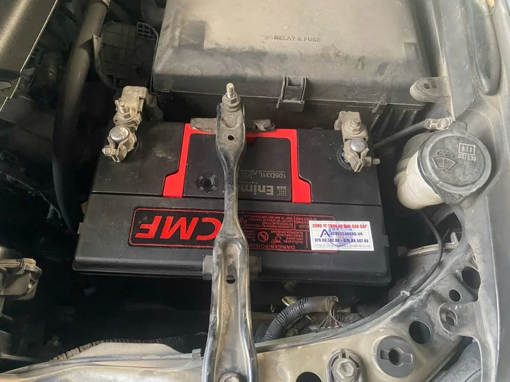 Thay bình ắc quy tại nhà cho xe Isuzu mu-X