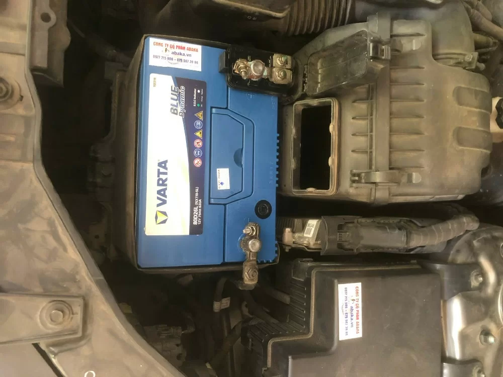 Thay bình ắc quy tại nhà cho xe Isuzu mu-X