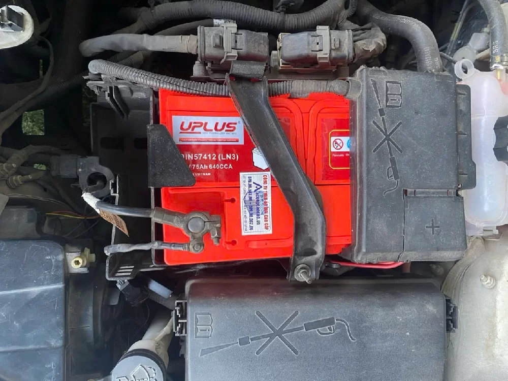 Thay bình ắc quy tại nhà cho xe MG ZS