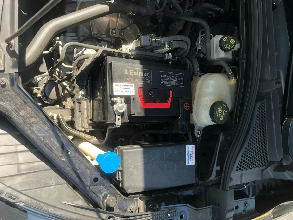 Thay bình ắc quy tại nhà cho xe MG ZS