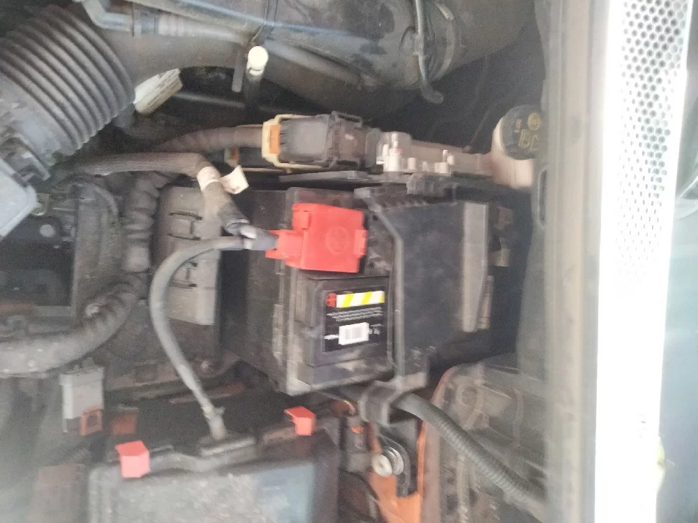 Thay bình ắc quy tại nhà cho xe MG ZS