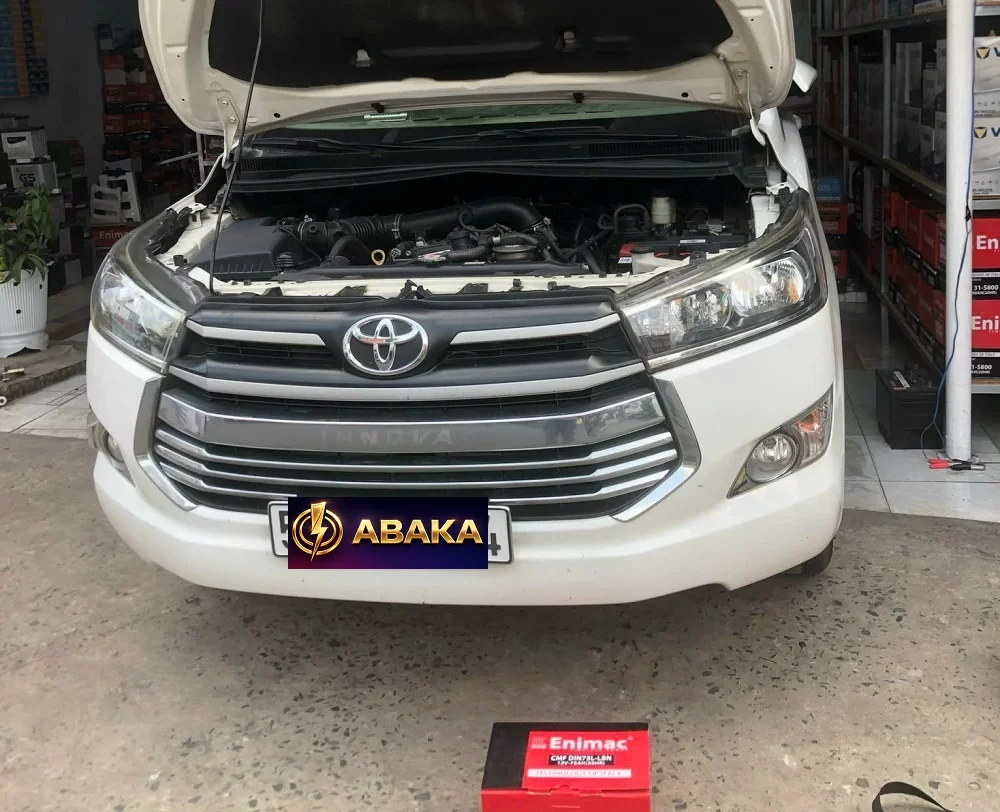 Dịch vụ thay bình ắc quy ô tô Toyota Corolla Cross tại nhà