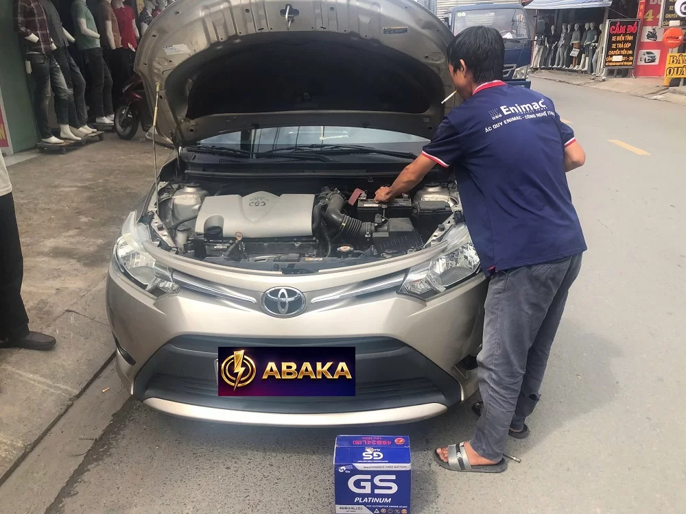 Dịch vụ thay bình ắc quy ô tô Toyota Vios