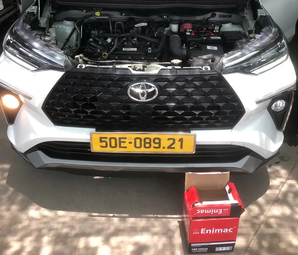 Thay ắc quy ô tô Toyota Corolla Cross
