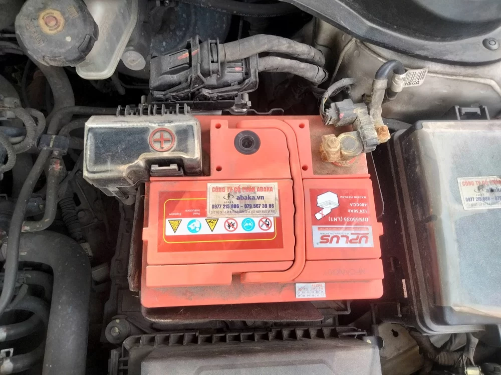 Dịch vụ thay bình ắc quy ô tô Toyota Corolla Cross tại nhà