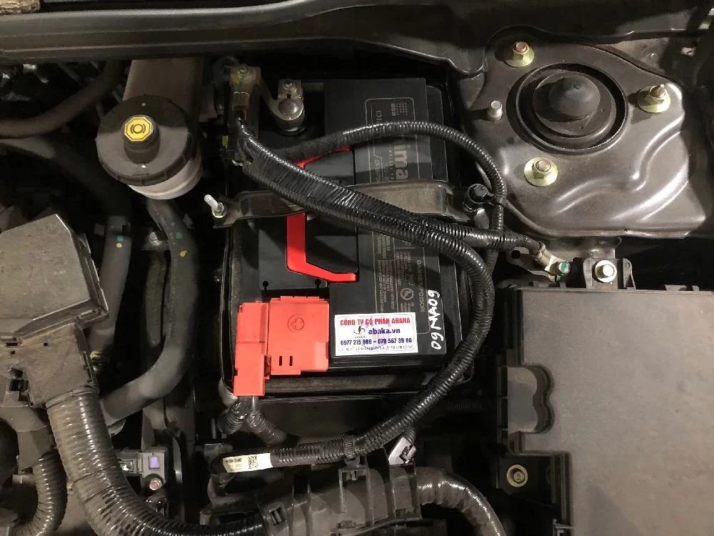 Dịch vụ thay bình ắc quy ô tô Toyota Corolla Cross tại nhà