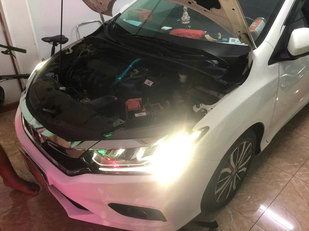 Thay bình ắc quy tại nhà cho xe Honda Civic 3