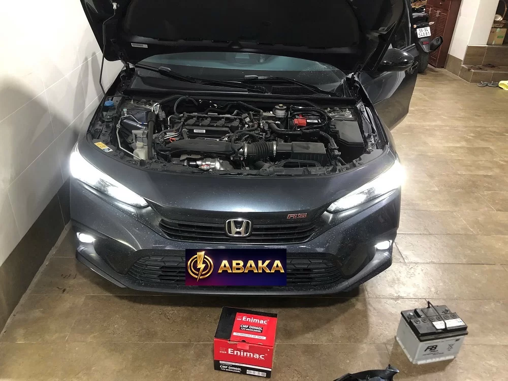 Thay bình ắc quy tại nhà cho xe Honda Civic 1