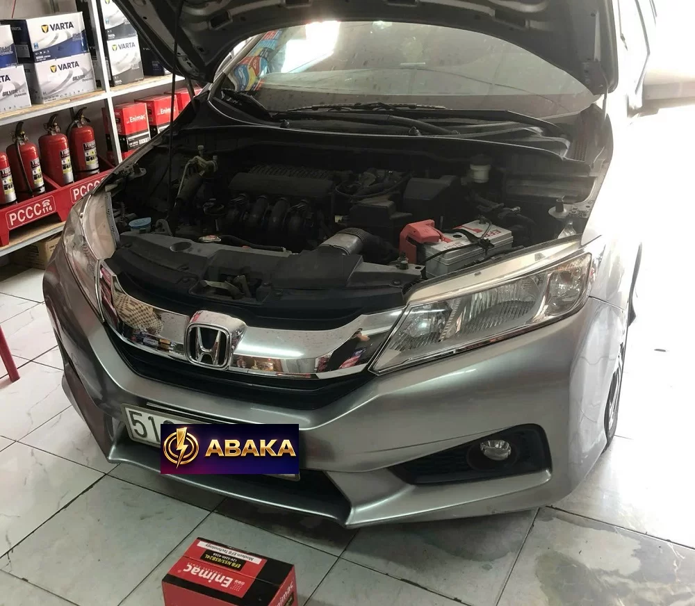 Thay bình ắc quy tại nhà cho xe Honda Civic 5