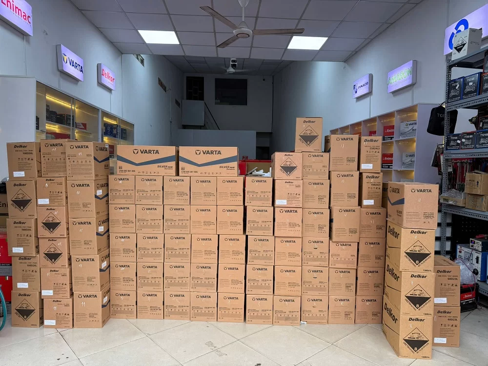 Thay bình ắc quy tại nhà cho xe Kia Sonet 4