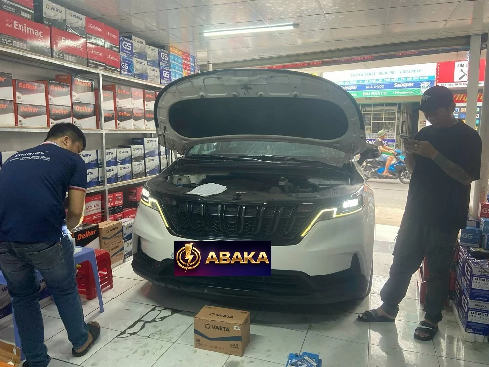 Thay bình ắc quy tại nhà cho xe Kia Morning 4