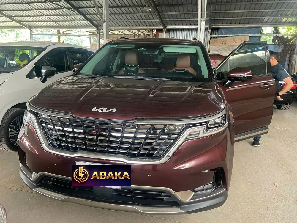 Thay bình ắc quy tại nhà cho xe Kia Carnival