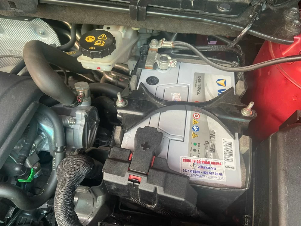 Thay bình ắc quy tại nhà cho xe Mazda 6 1