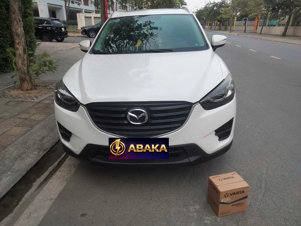 Thay bình ắc quy tại nhà cho xe Mazda 6