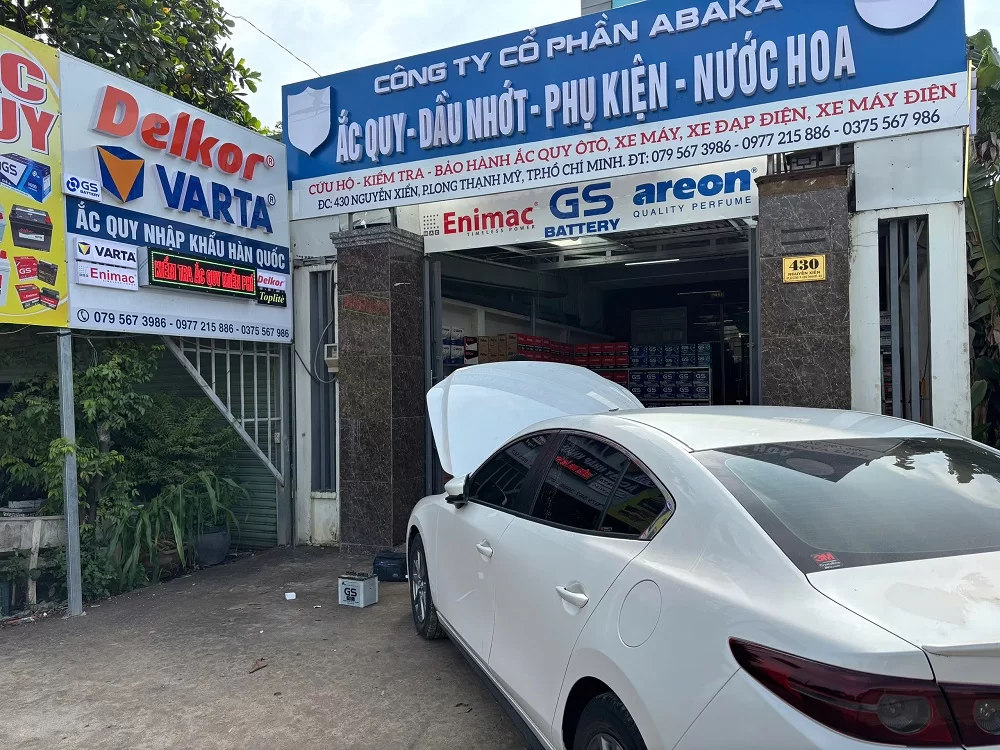 Thay bình ắc quy tại nhà cho xe Mazda CX-3 9