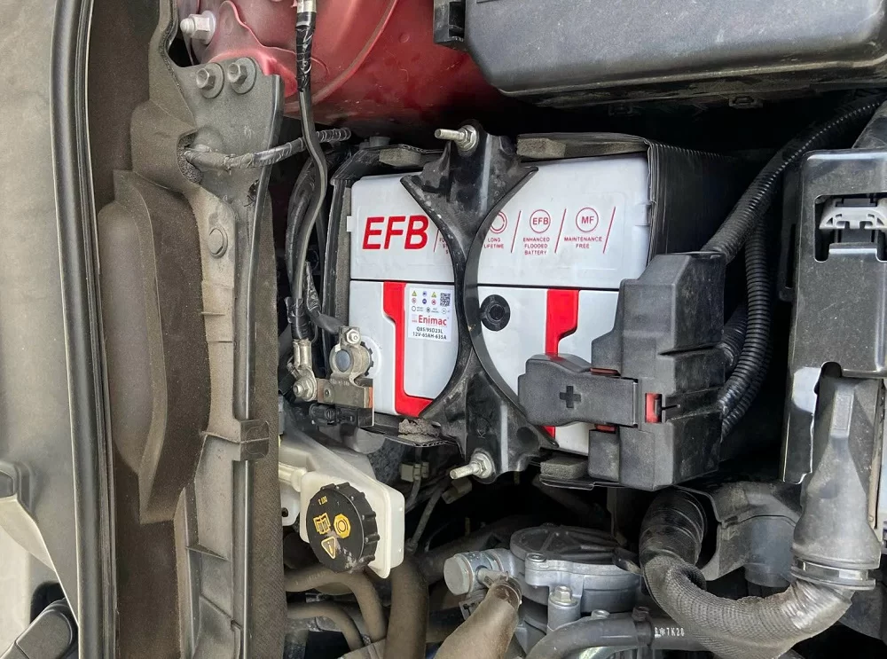 Thay bình ắc quy tại nhà cho xe Mazda CX-5 4