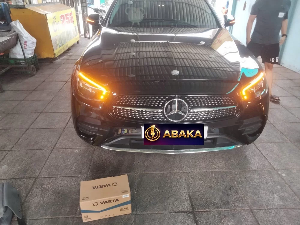 Thay bình ắc quy tại nhà cho xe Mercedes C-Class C200