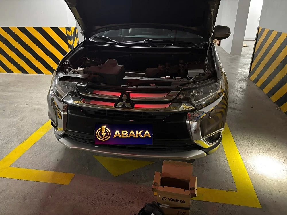 Thay bình ắc quy tại nhà cho xe Mitsubishi Outlander 3