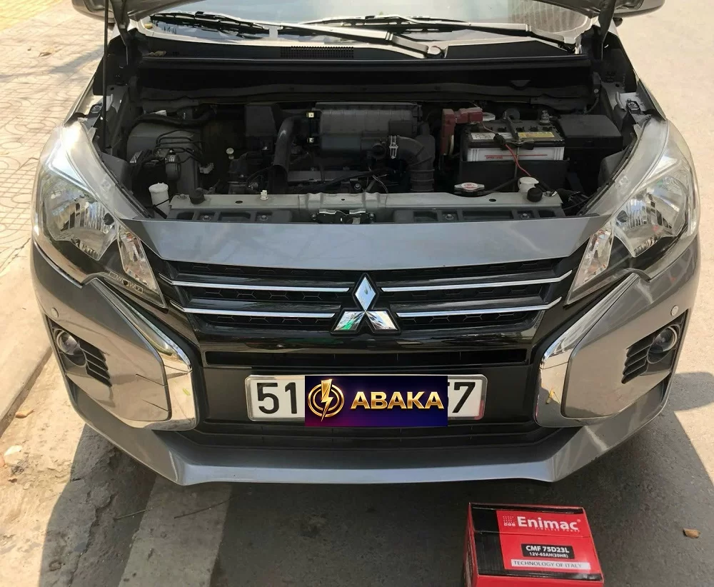 Thay bình ắc quy tại nhà cho xe Mitsubishi Outlander 7