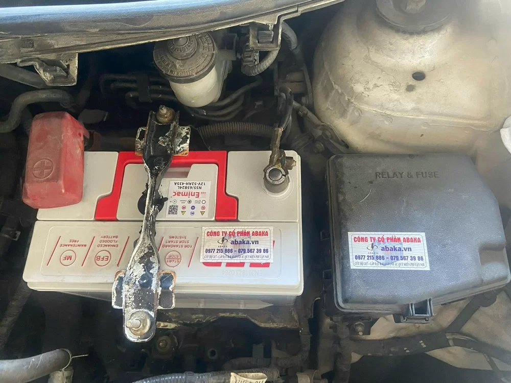 Thay bình ắc quy tại nhà cho xe Mitsubishi Xpander 6