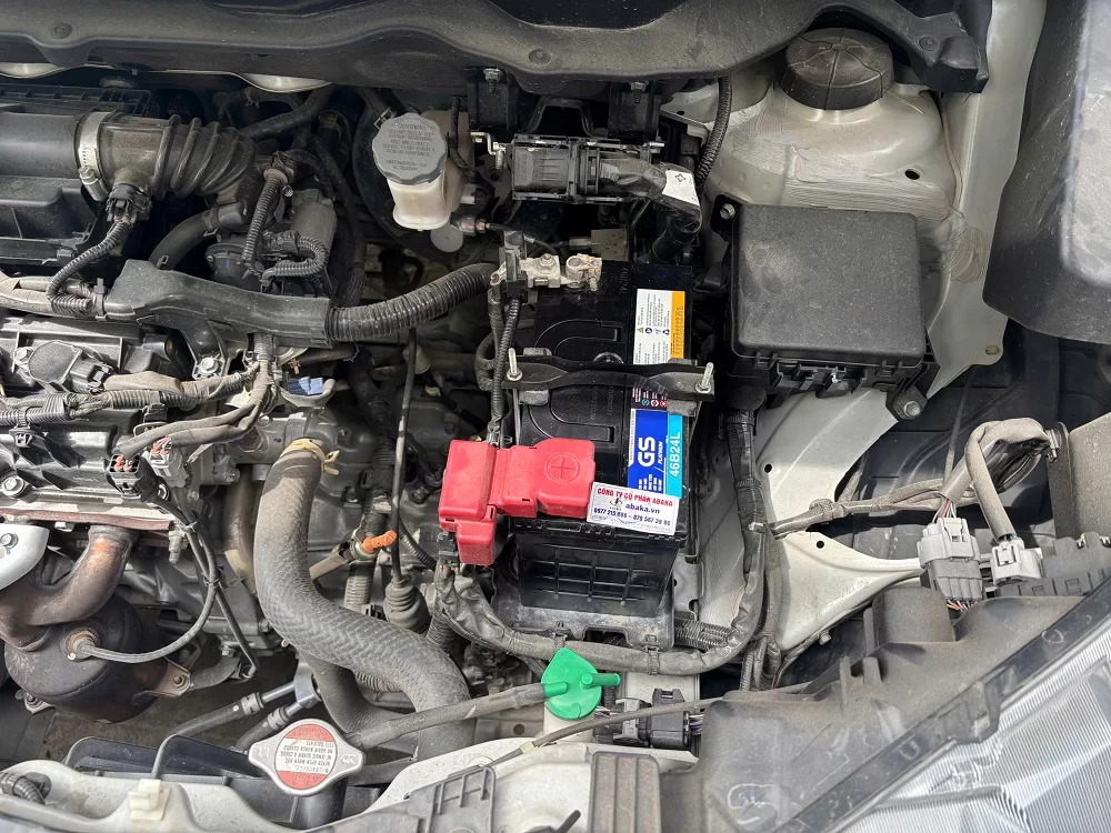 Thay bình ắc quy tại nhà cho xe Suzuki XL7