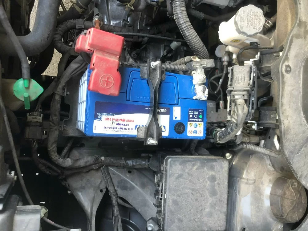 Thay bình ắc quy tại nhà cho xe Suzuki Ertiga