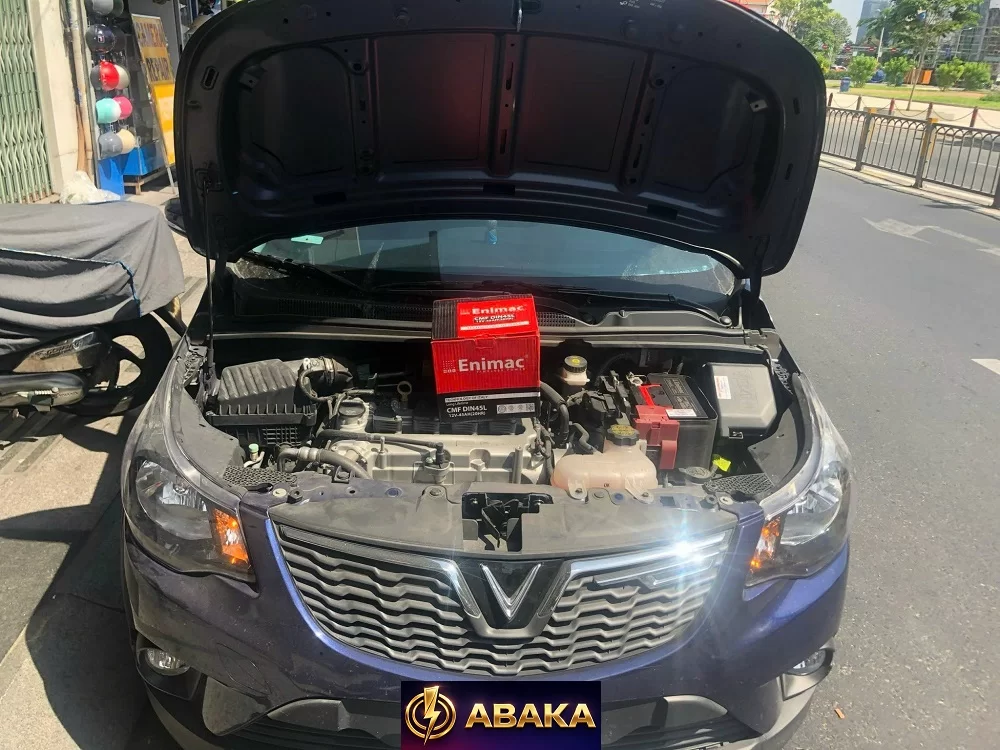 Thay bình ắc quy tại nhà cho xe VinFast Fadil 8