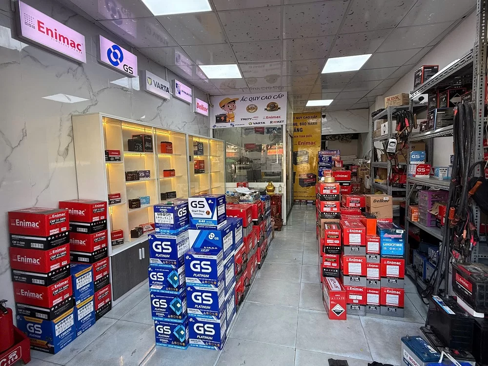 Thay bình ắc quy tại nhà cho xe VinFast VF6 1