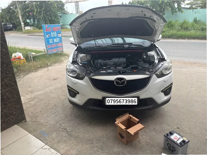 Thay bình ắc quy Mazda Lantis Vinhomes Grand Park (10)