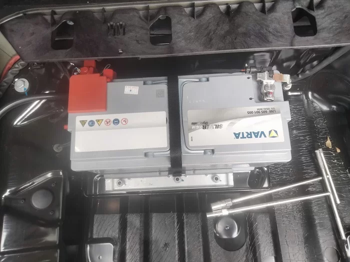 Thay ắc quy xe Mercedes C63 AMG chính hãng, giá tốt nhất hiện nay 1