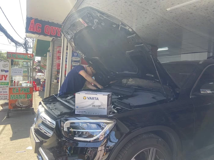 Thay ắc quy xe Mercedes CLS350 chính hãng, giá tốt nhất hiện nay 8
